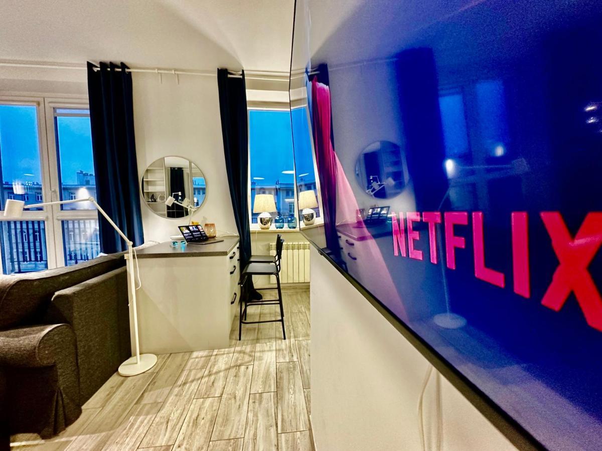 Super Forum 2 Metro Fast Wifi Netflix, Hbo, Appletv Warszawa Eksteriør billede